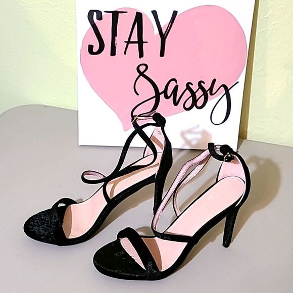 Lov Mark- Black Velvet Heels  Size 8, 4" Heels, NWOT Shoes - Picture 1 of 7